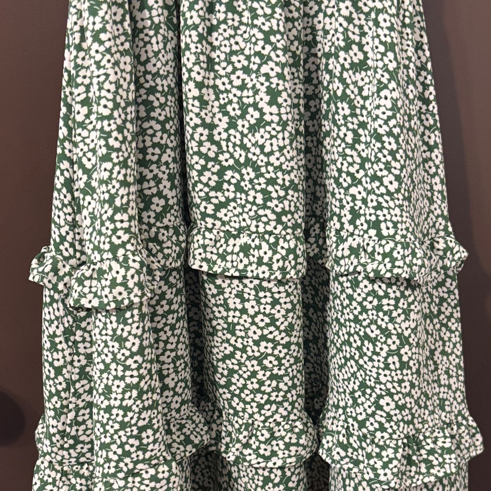Green Floral SHEIN Mini Dress – Flowy & Feminine - Picture 3 of 8